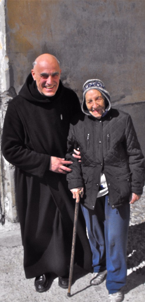 Flavia 98 ans et  le Rd Père Prieur.